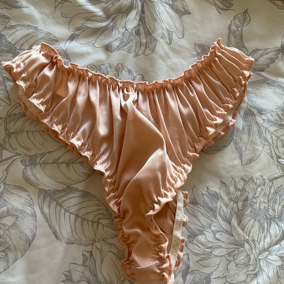 Adorable Lingerie Set - Picture 2 of 2